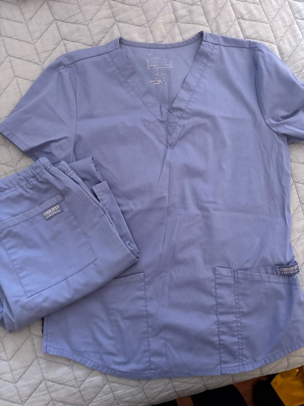 Cherokee Women's Workwear Scrub Set, Small